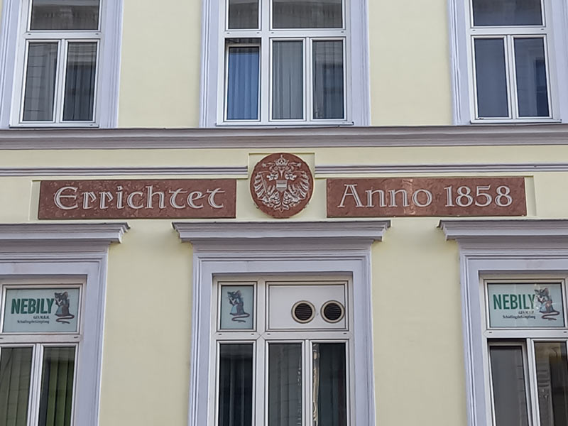 Fassade Aufschrift 2023