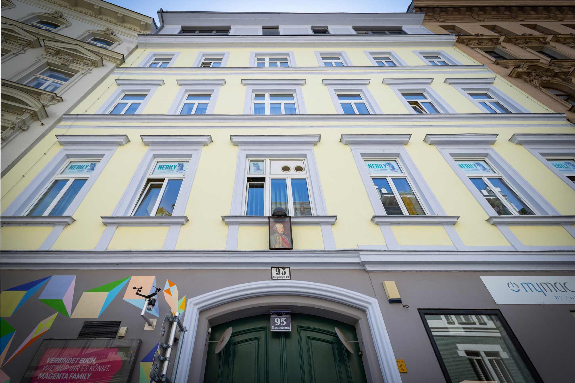 Neue Fassade inklusive Dachgeschoß-Ausbau